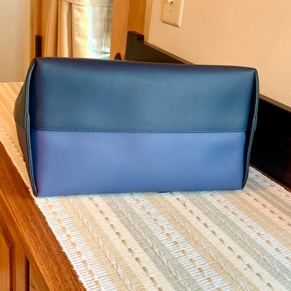 💖 PRISTINE‼️ Authentic Chloé Baylee Bicolor Tote Bag in Navy/Blue✨✨✨ - Picture 9 of 16